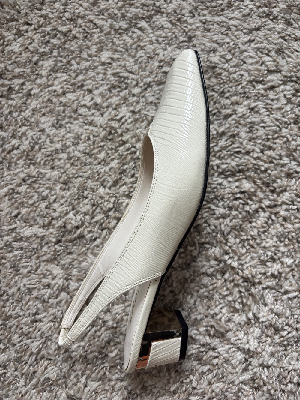J. Renee white alligator texture kitten heels size 7 - Picture 2 of 3